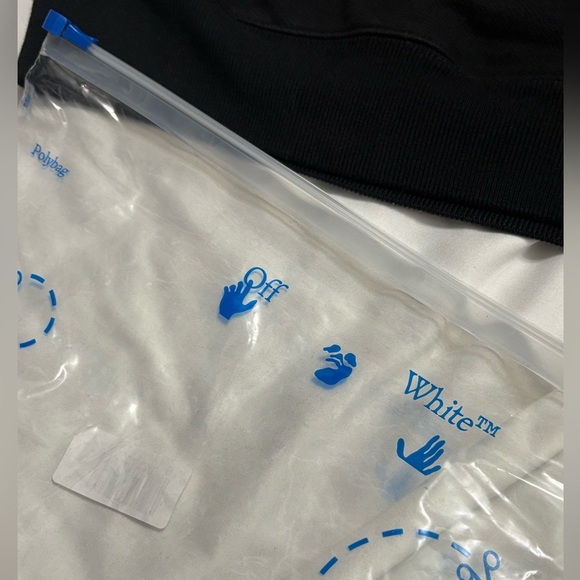 Off-White Cropped Hoodie - Picture 10 of 10